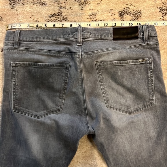 Hugo Boss Red Label - Picture 6 of 10